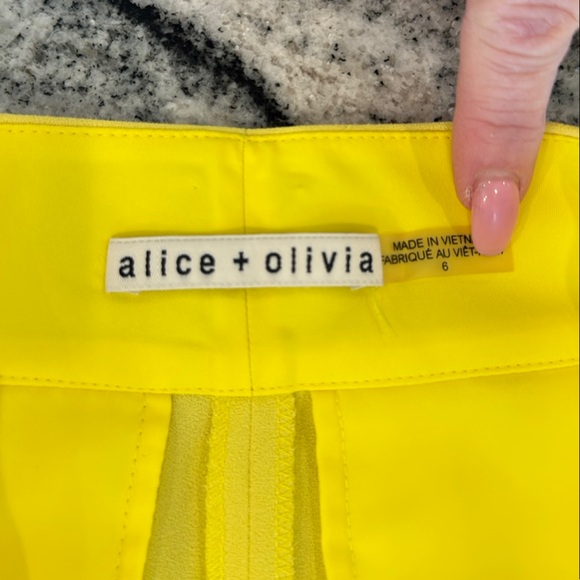 Alice+Olivia Yellow Women's Dress Shorts - Picture 4 of 4